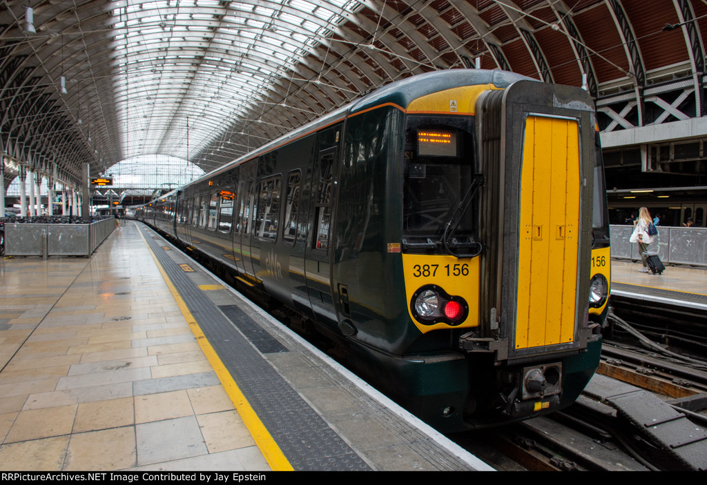 A GWR Class 387 EMU waits for its next run at Paddington